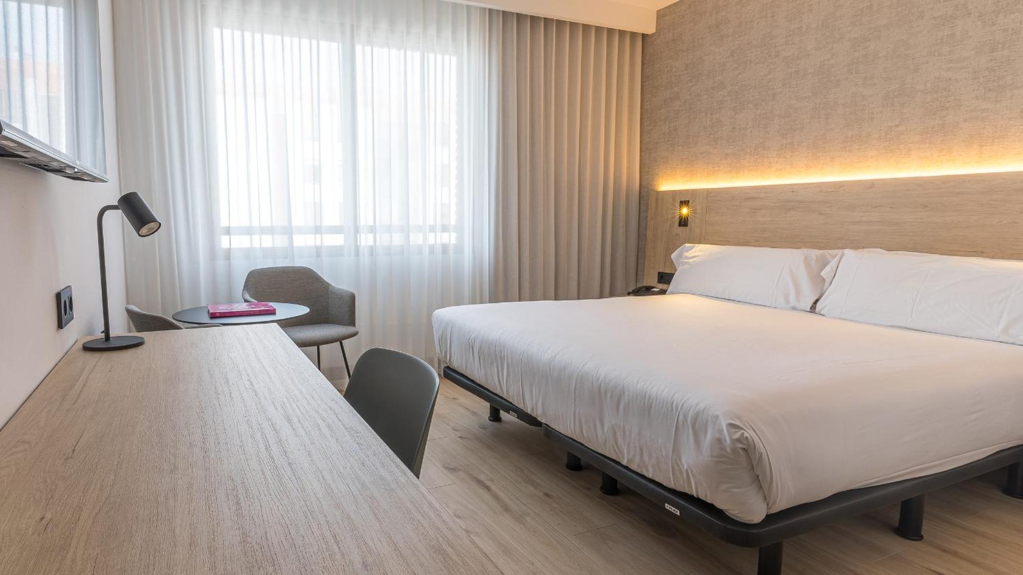 Hotel Blanca De Navarra بنبلونة المظهر الخارجي الصورة
